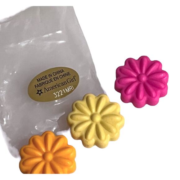 American Girl FLOWER BAR SOAP Set (3) Julie Bathroom Toy Accessories Daisies NEW - Picture 6 of 7